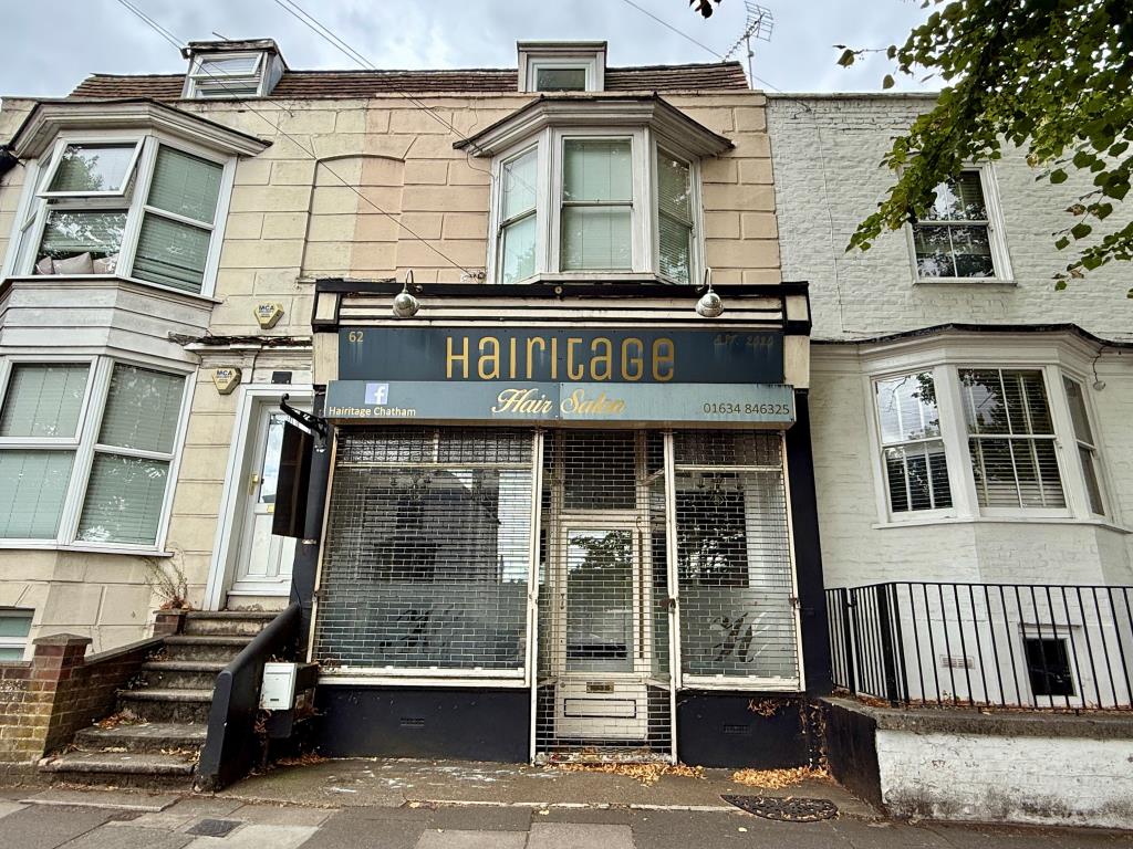 Lot: 86 - VACANT MIXED-USE BUILDING IN TOWN CENTRE - Mid-terrace mixed use building